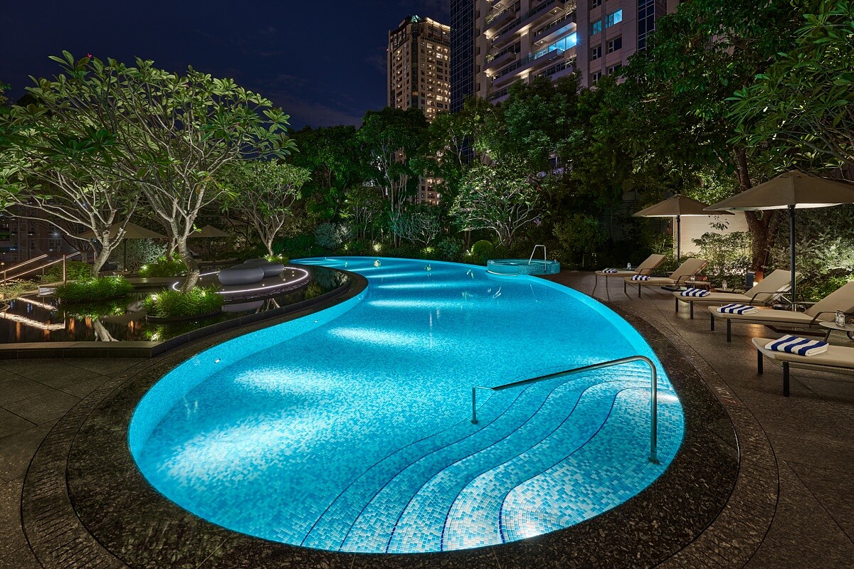 奢華的戶外泳池。