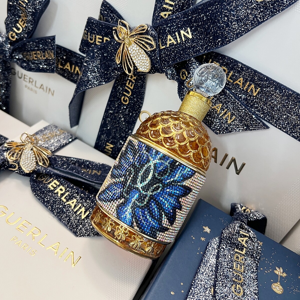 嬌蘭蜜境幻想淡香精奢藍鑽鑲蜂印瓶，NT28,000