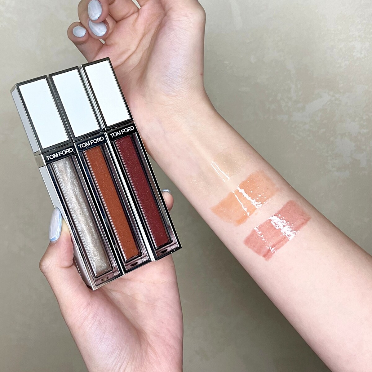 TOM FORD太陽親吻限量設計師奢華水唇萃(#16 Celestial、#17 Peak Flush、#18 Pinnacle)，NT2,150