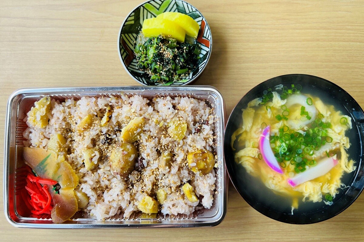 名物「栗赤飯」。