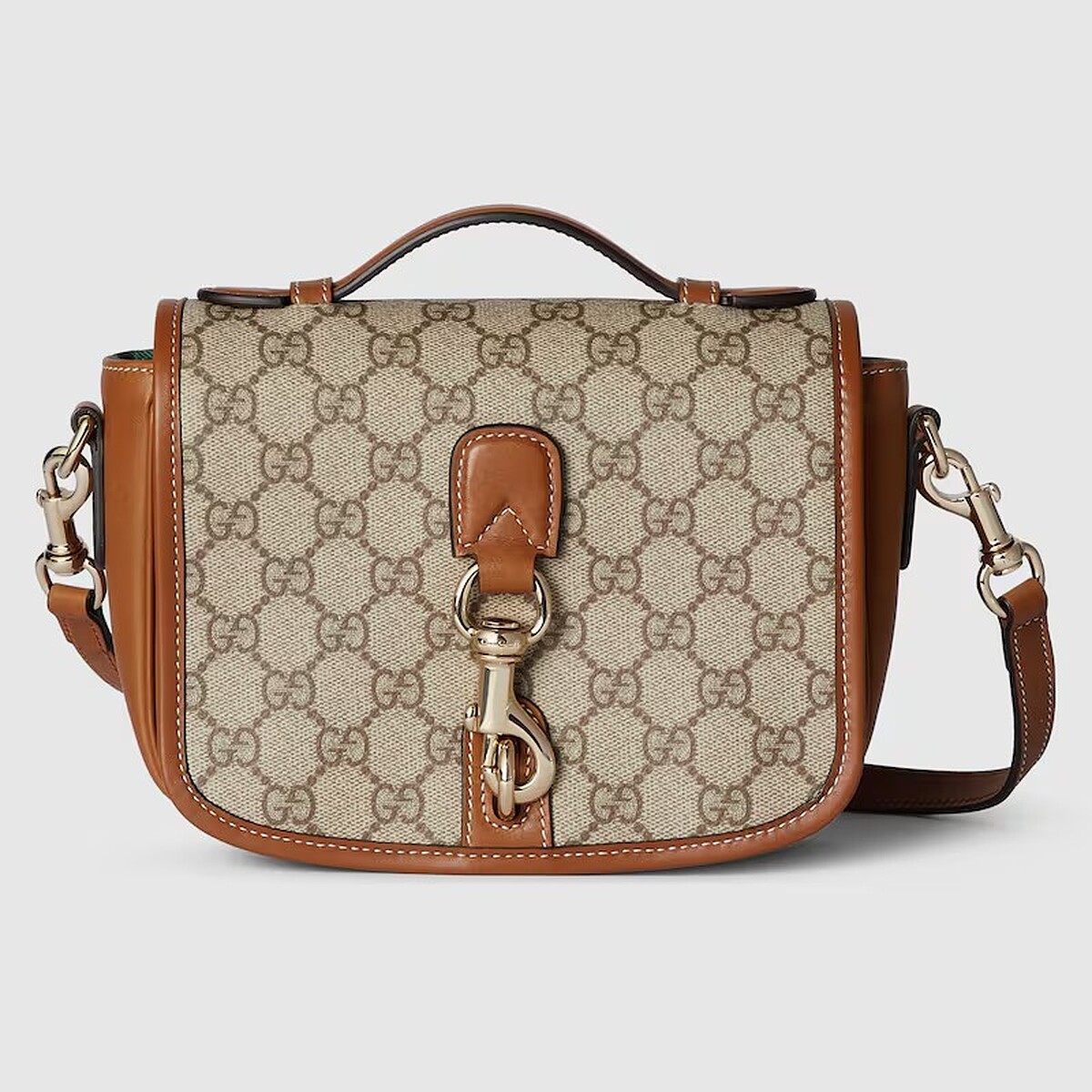Gucci Emblem 迷你斜背包，NT$88,600。