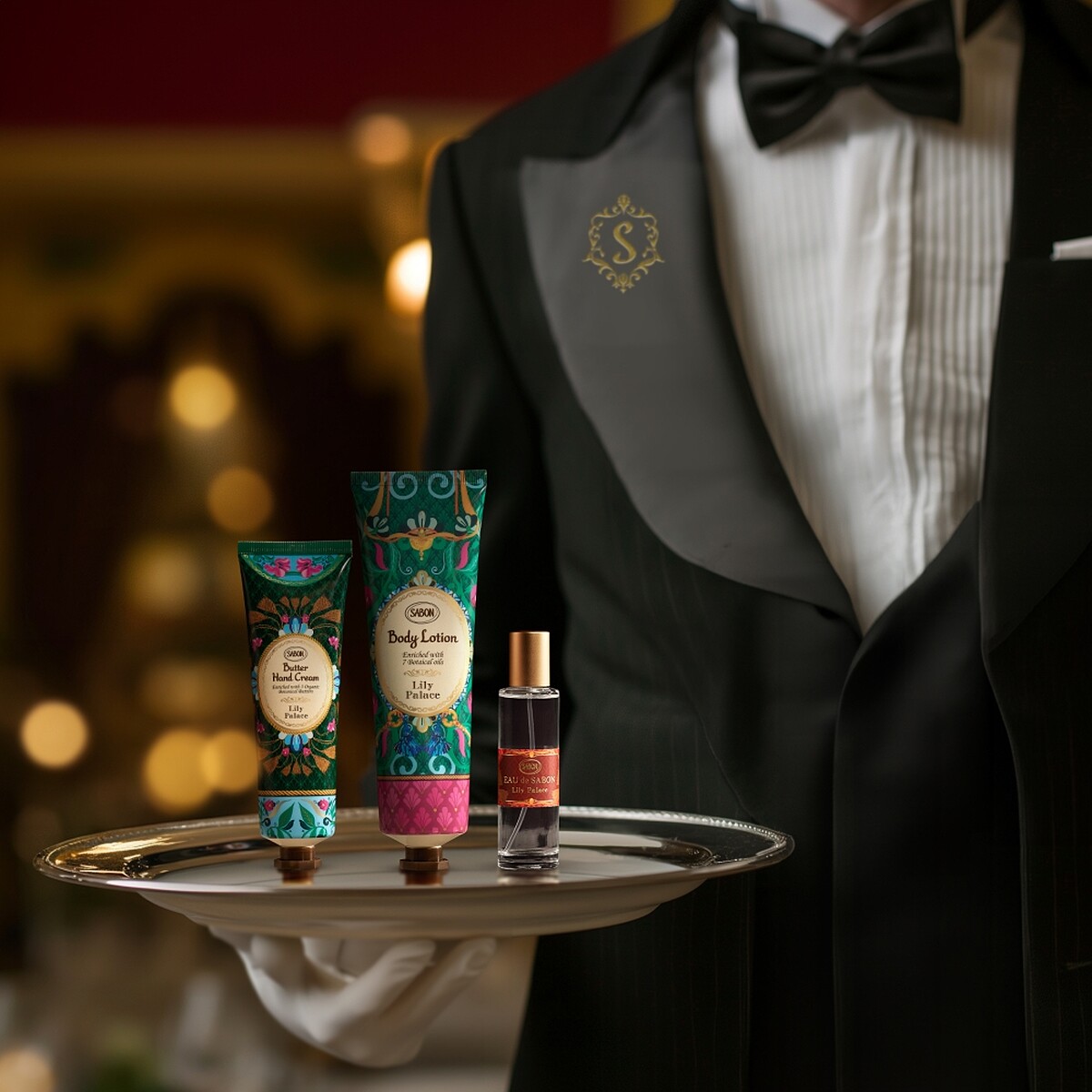 SABON美好年代極潤護手霜75ml，NT1,090。身體乳液150ml，NT1,280。宣言香水30ml，NT1,280