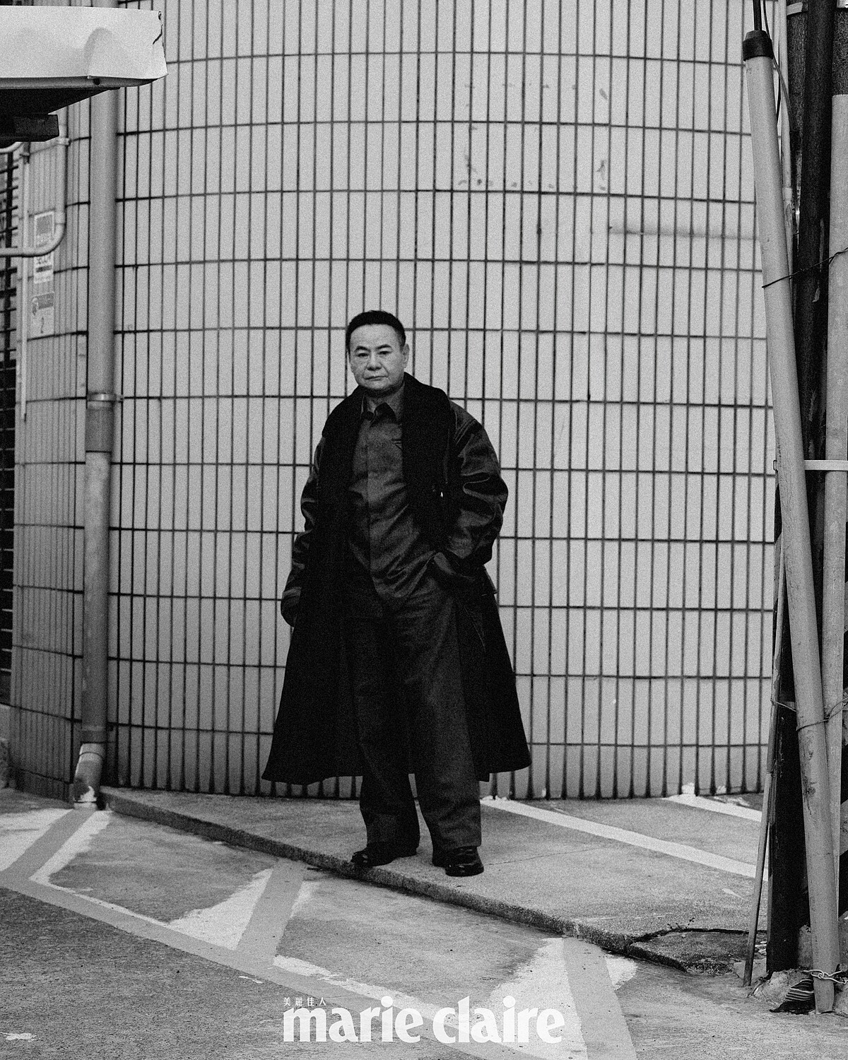 蔡振南/深咖啡色皮革外套、黑色皮鞋,both by Prada;淺色羊毛法蘭絨襯衫、輕質羊毛法蘭絨長褲,both by Bottega Veneta。