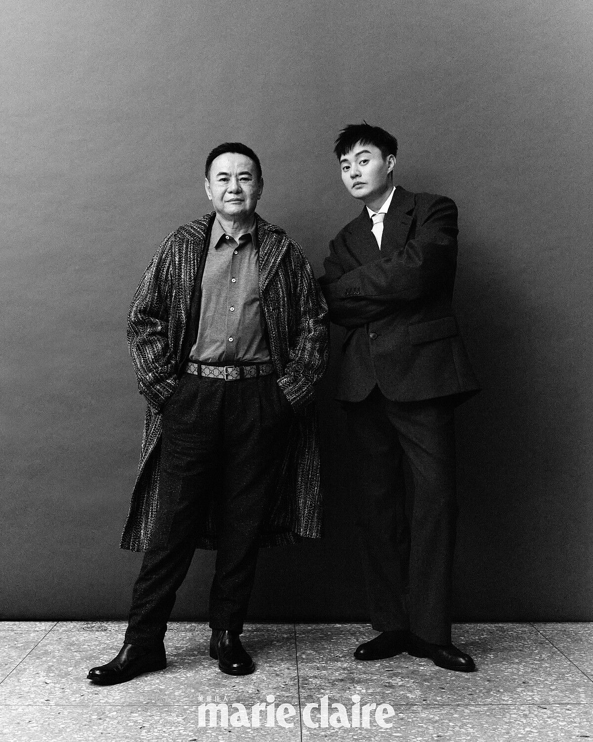 蔡振南/灰色襯衫、黑色西裝外套、格紋長版大衣、黑色西裝褲,all by Boss;黑色皮鞋,Bottega Veneta。許富凱/鐵灰色羊毛西裝外套、淺粉色撞色衣領襯衫、鐵灰色羊毛長褲、綠色絲質領帶,all by Prada;黑色短靴,Boss。