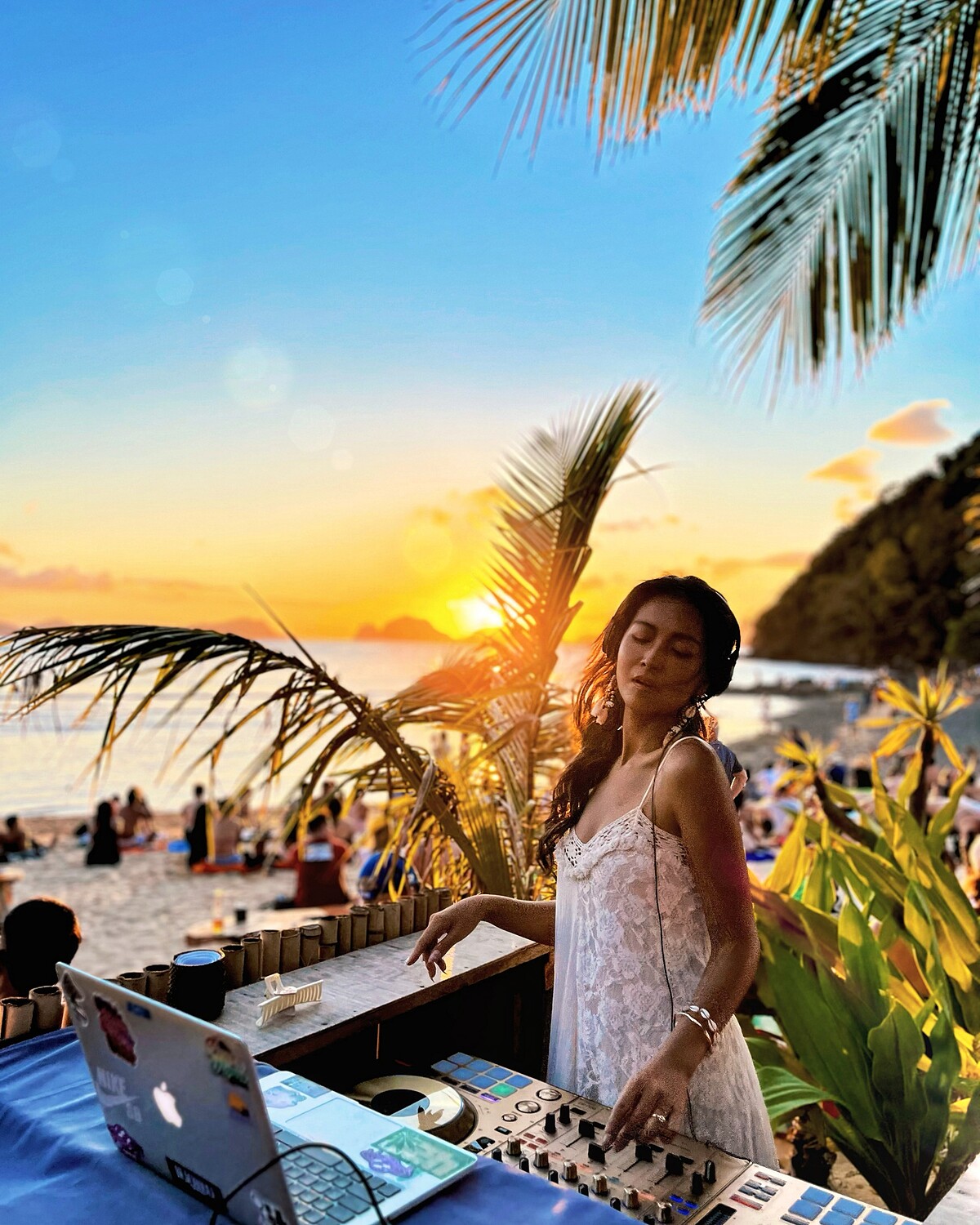 斜槓 DJ 的 Sylvia 繼續用音樂和此生所能，為海龜和自然生態創造更多永續生機。