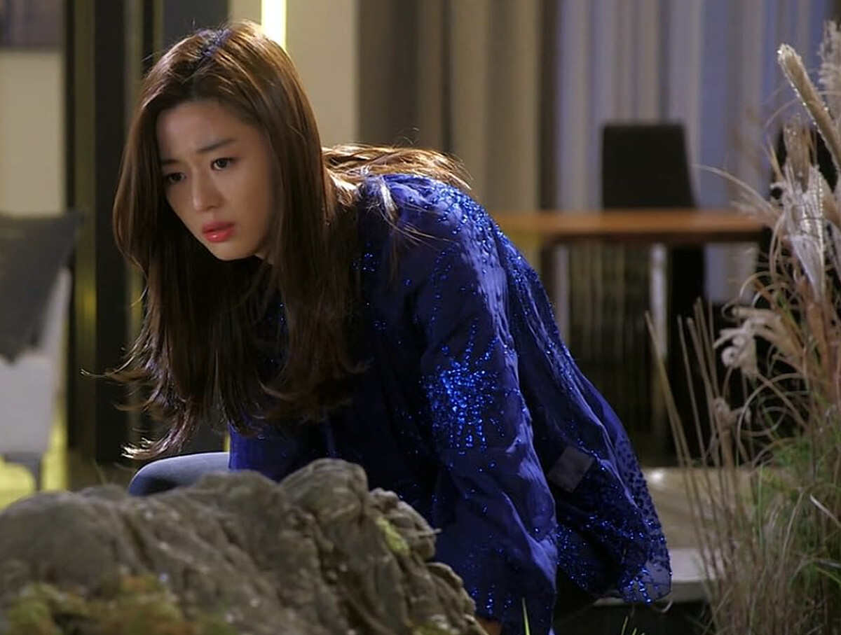 全智賢2013年在《來自星星的你》飾演「千頌伊」，引起全民瘋劇潮。