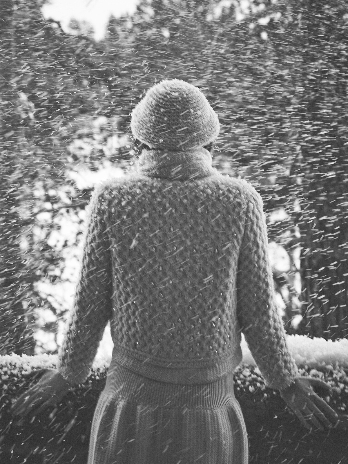 Loro Piana Apr&egrave;s Ski 2024-2025 秋冬系列形象拍出雪地寒冷的故事。