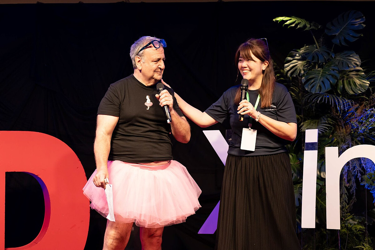 TEDxXinyi 2024國際論壇正向傳遞,Bob Carey接受持牌策展人張敏訓訪問關於演講心得。