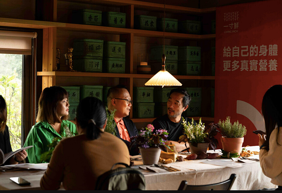 午宴破圈結合科技遇上人性串連破圈交流,一寸鮮育苗人許偉哲以及CN花園主理人凌宗湧老師。