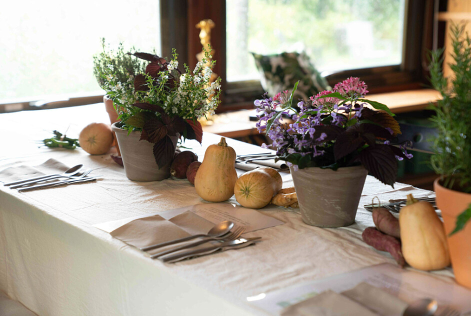 響應The Tutu Project Asia Trip亞洲行,在地社群自發招募志工舉辦共襄盛舉愛與關懷五感宴會,增加可食花藝展入菜,連結此宴會發布癌症意識推廣的契機,讓大家打開對於事物想像。