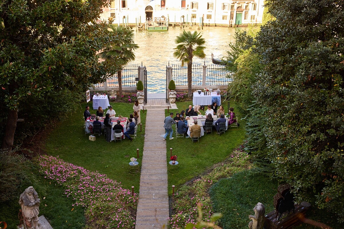 在威尼斯運河畔的活動現場。