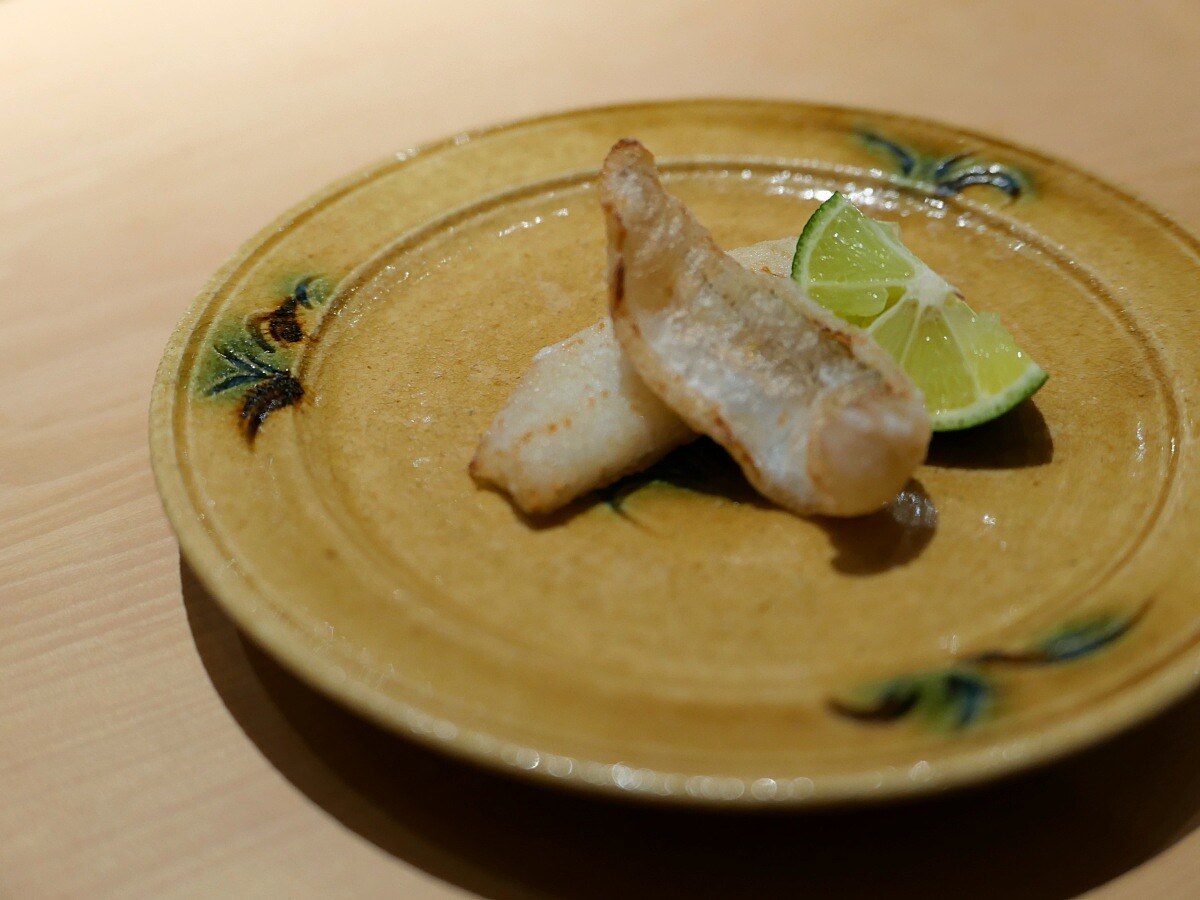 味道輕柔的魚料理「酥炸沙鮻魚」。