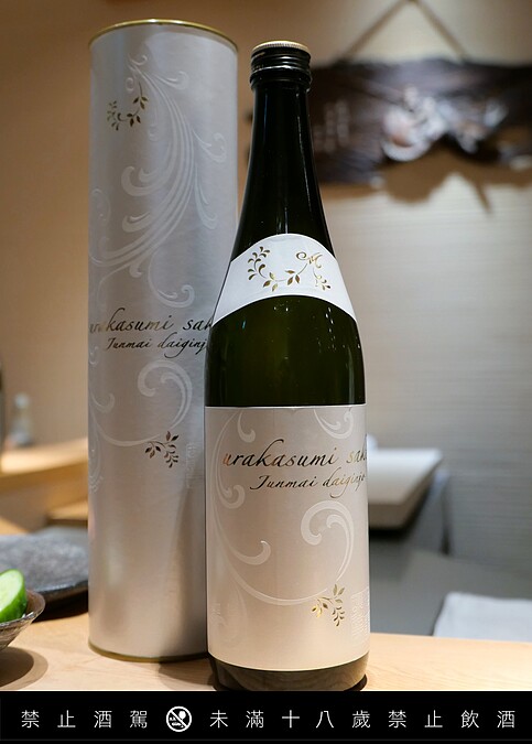 商品的包裝明顯靠攏西方主流形象，若沒有特別說明會讓人誤以為是白酒。