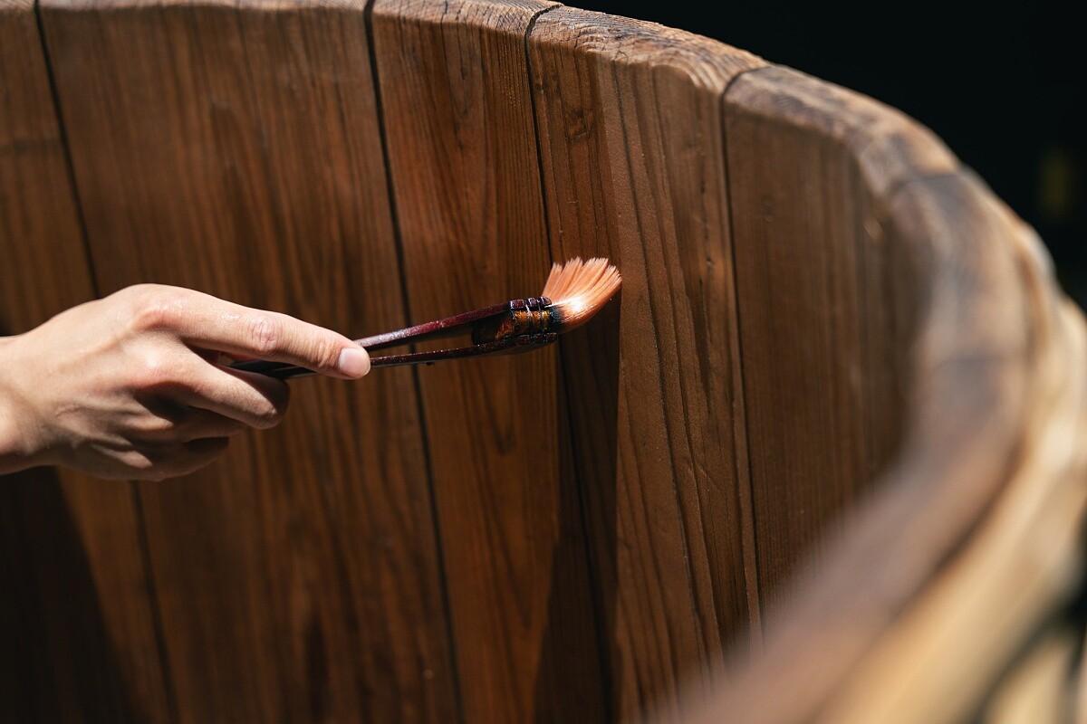 為了延續傳統工藝，近年來有酒造重拾木桶釀造。