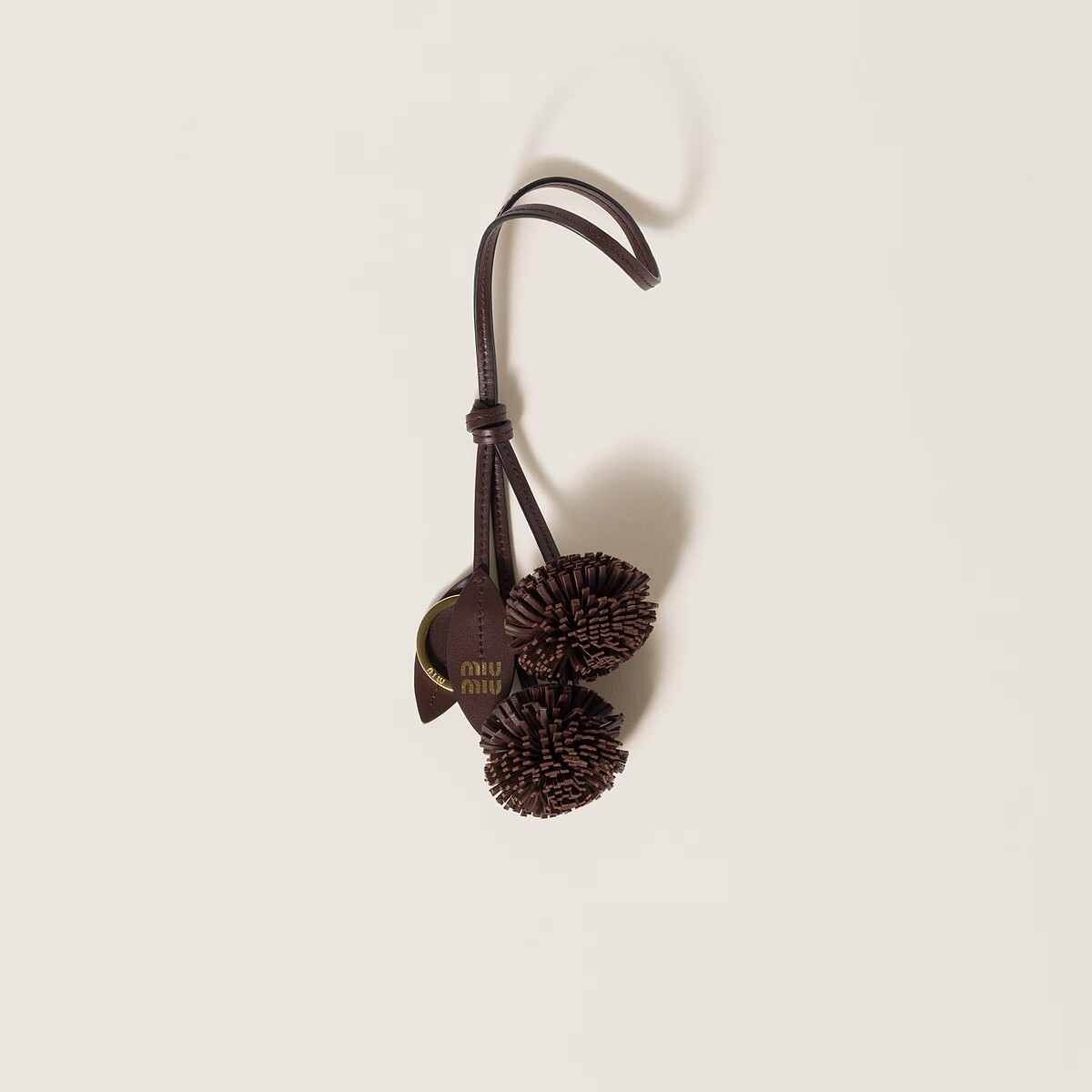 皮革吊飾，NT$14,000。