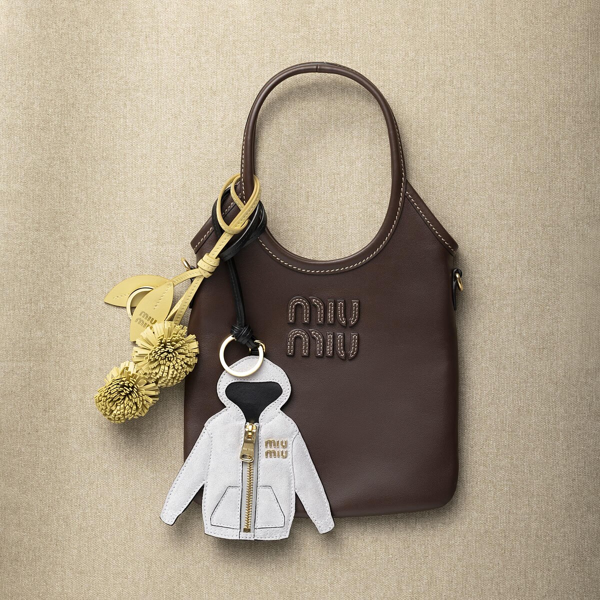 皮革鑰匙圈吊飾，NT$20,000。