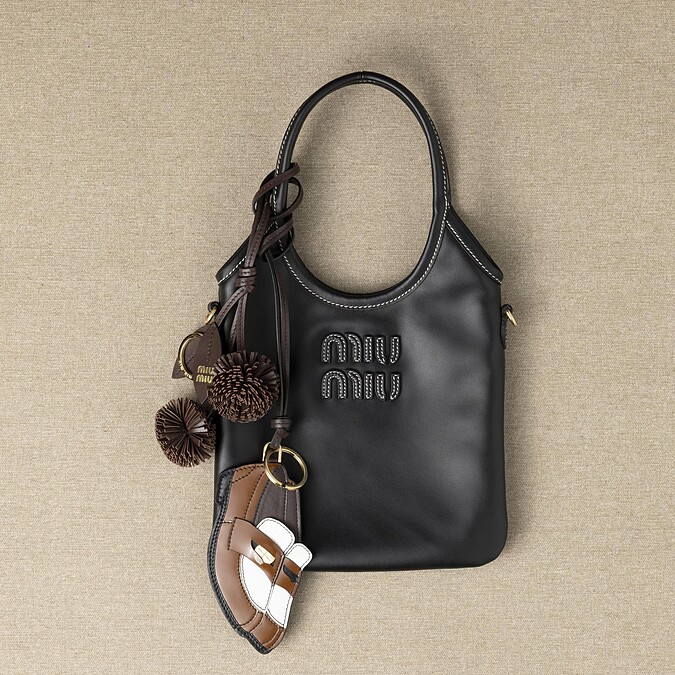 皮革鑰匙圈吊飾，NT$20,000。