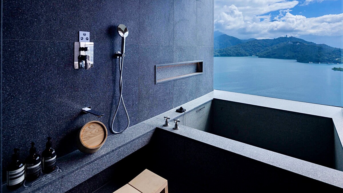 每間客房均具備獨立溫泉池，可享受美人湯洗禮。