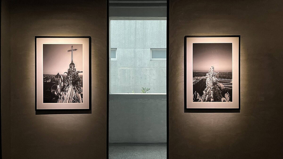 Melody TU 採訪拍攝。森田冒著生命危險爬到屋頂的兩個端點攝影。