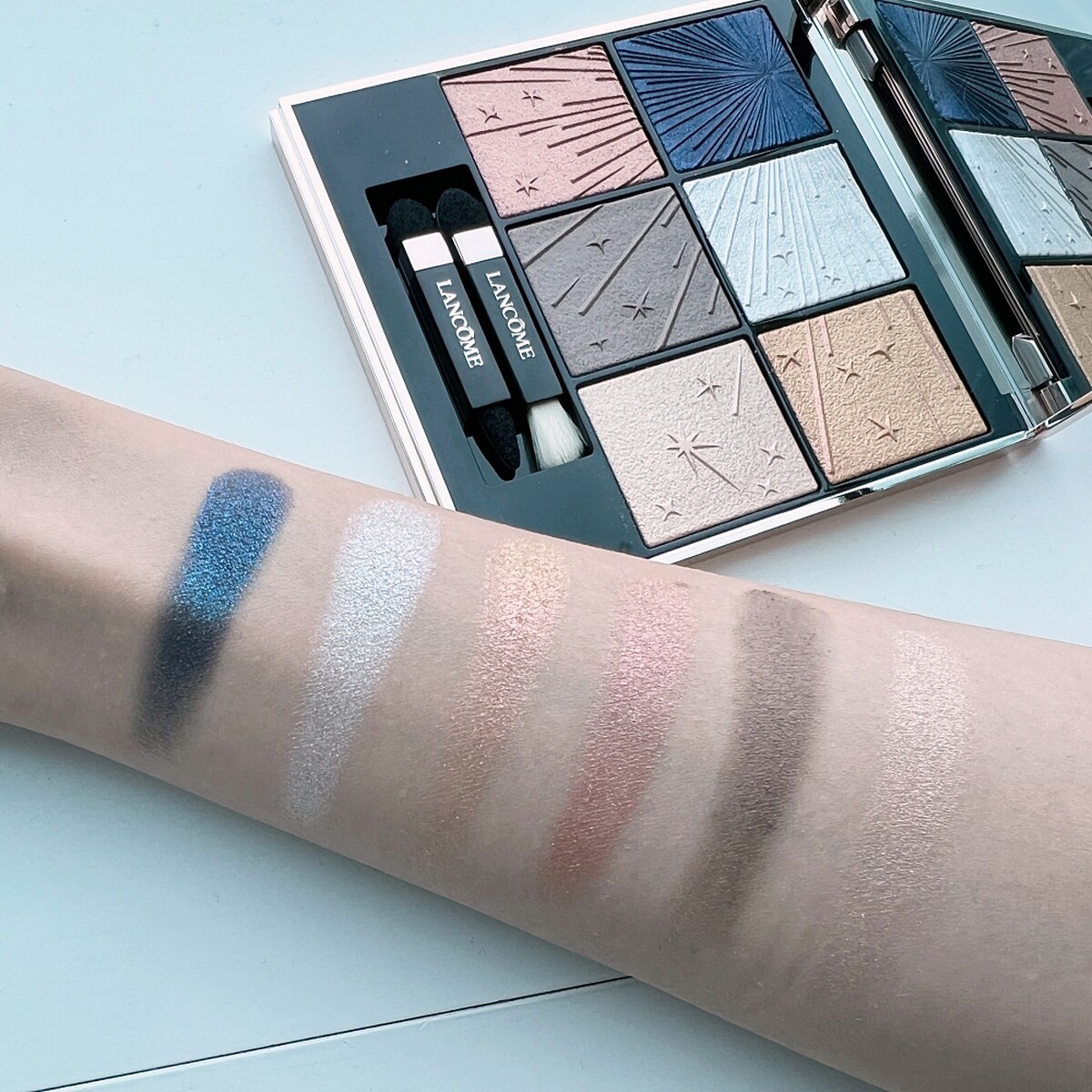 蘭蔻絕對耀眼六色眼彩盤2024聖誕限量版手部試色。