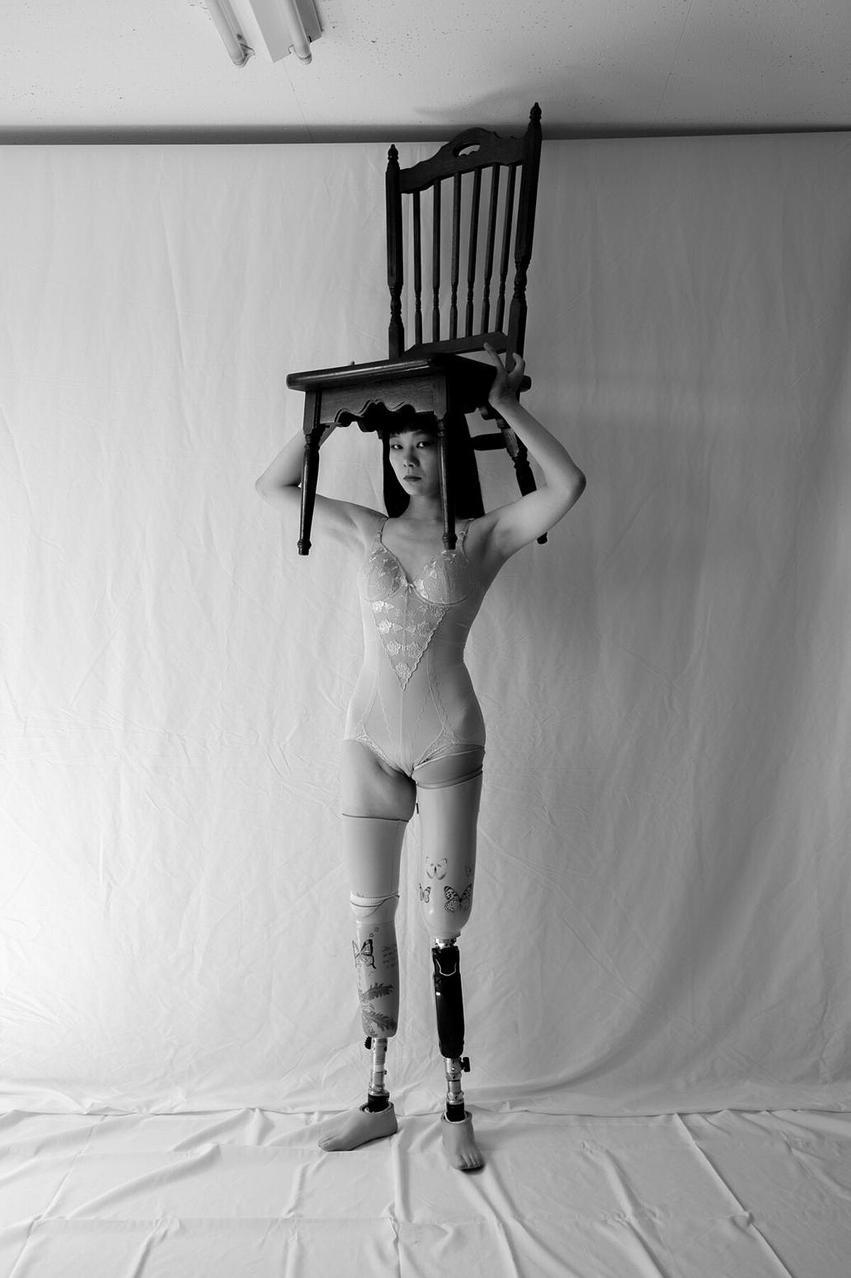 片山真理｜《女像柱研究#001》（Study for Caryatid #001），彩色印刷，180 x 120 公分，2023年，Suzanne Tarasieve｜&copy; Mari Katayama Studio and Galerie Suzanne Tarasieve, Paris