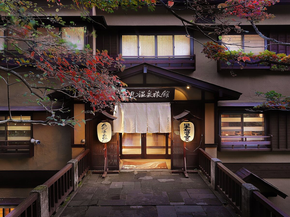 「大丸溫泉旅館」。