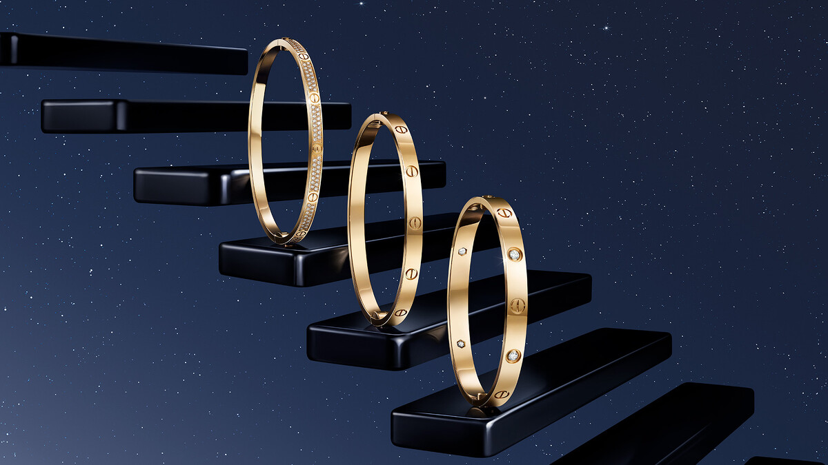 Love鋪鑲鑽石18K金手環小型款（左起）、Love 18K金手環中型款、Love 18K金鑲鑽手環經典款。