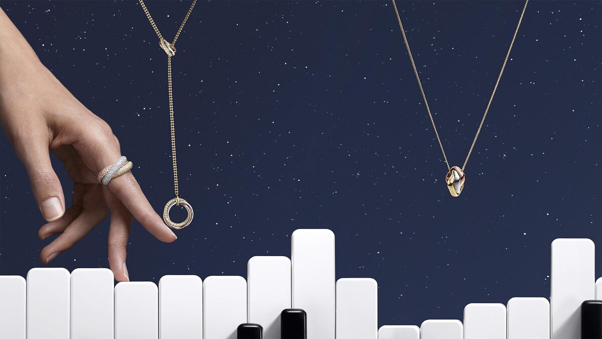 Trinity鋪鑲鑽石戒指（左起）、Trinity鑲鑽墜鍊、Trinity枕型項鍊。