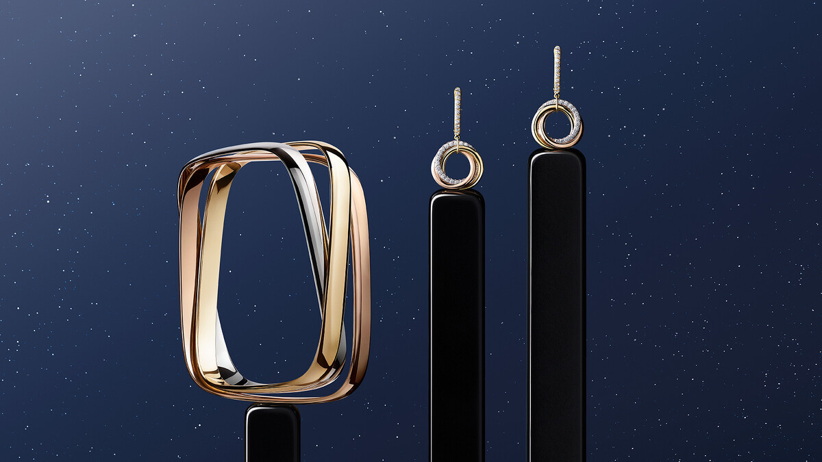 Trinity枕型手環（左）、Trinity鑲鑽耳環。