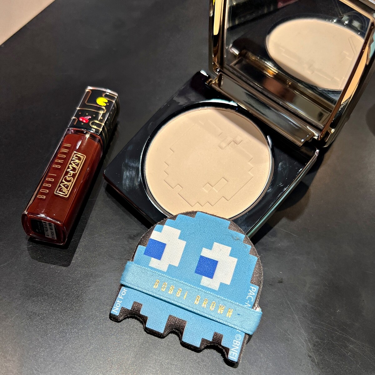 Bobbi Brown芭比波朗輕隱毛孔蜜粉餅PAC-MAN版(#Soft Porcelain),NT1,900