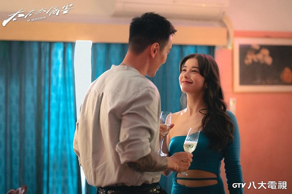 James 總趁著出任務時拈花惹草。