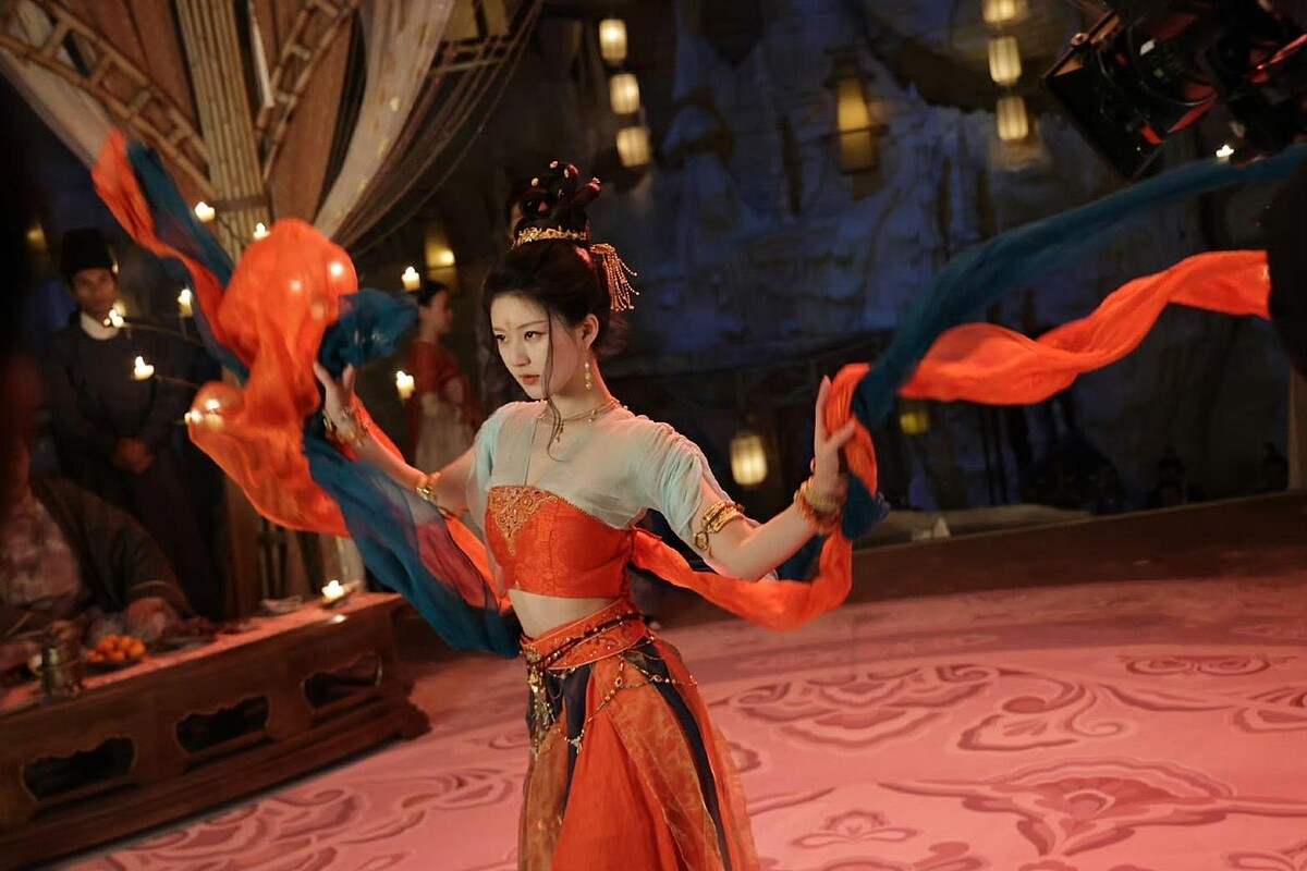 《珠簾玉幕》為大女主劇，趙露思身價全劇最高。