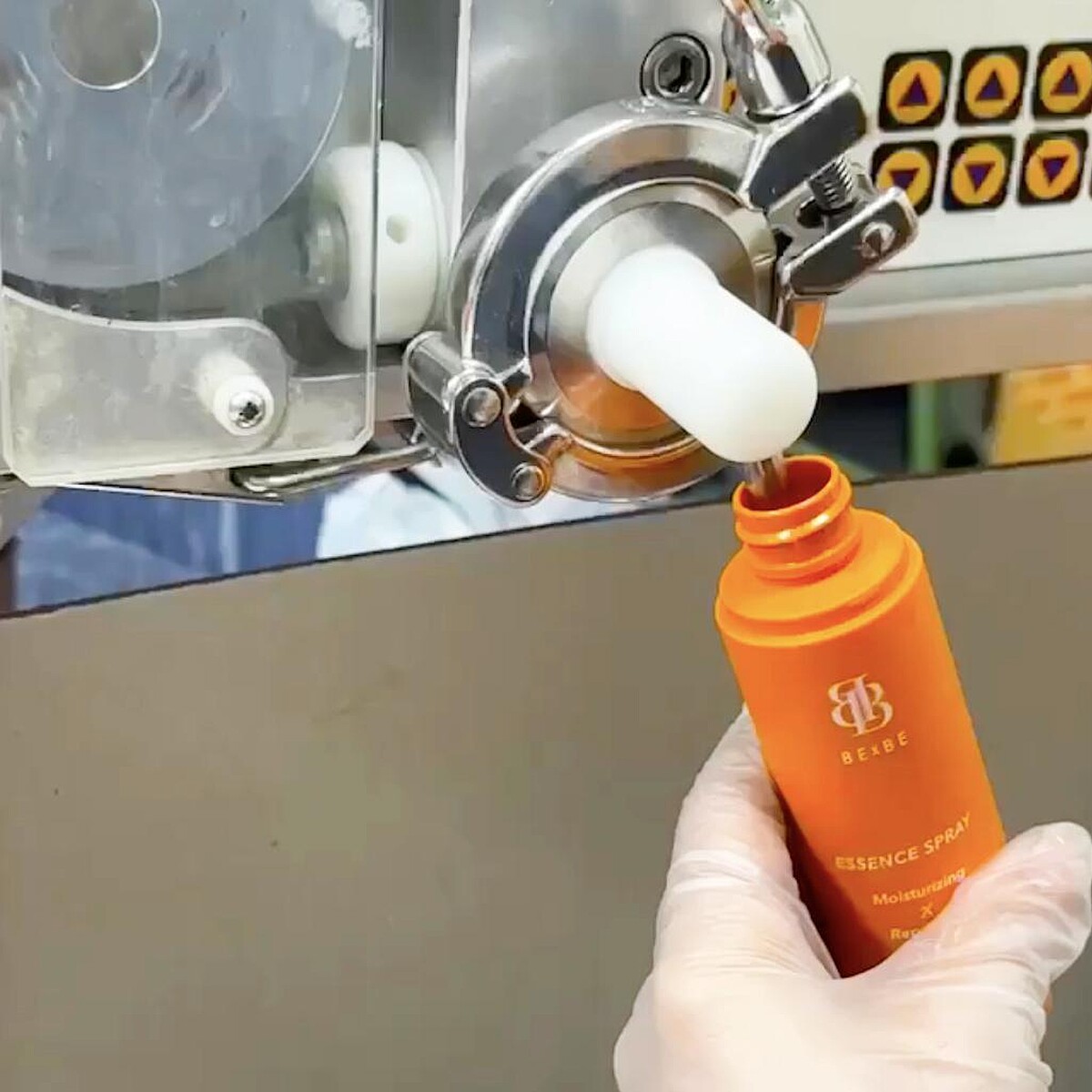 歷經長達一年研發，「橙淨時刻」多功效保濕修復精華噴霧誕生了。（圖／BExBE｜台灣製造保養品 提供）