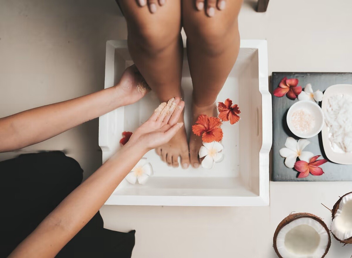 「Spa Ayualam」，這裡提供以「Essence of Guahan」為概念融合當地特色的療程。