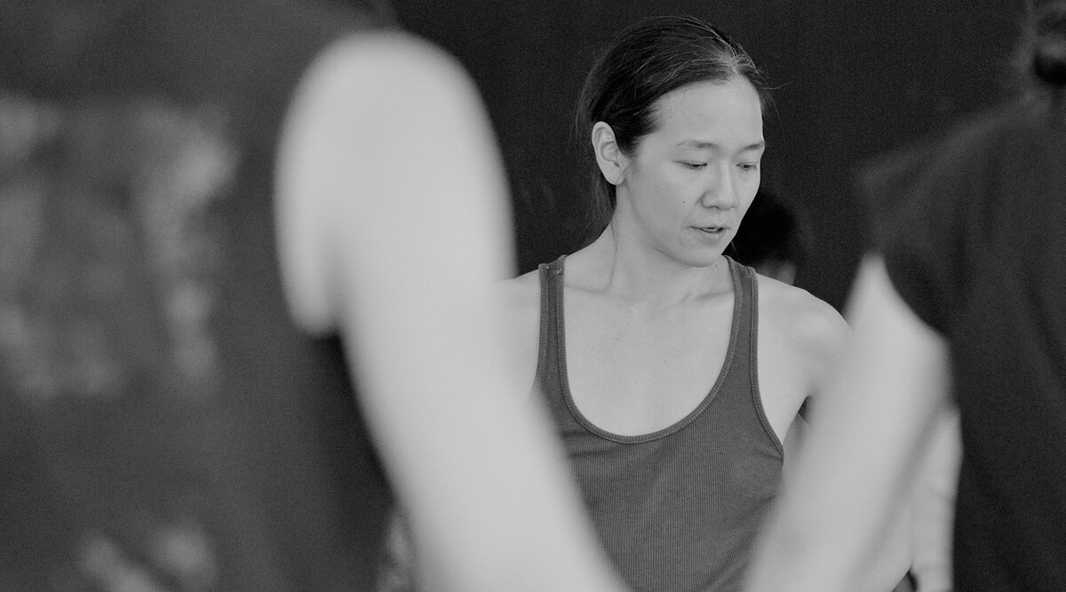 碧娜&middot;鮑許《春之祭》重建排練照，烏帕塔舞蹈劇場資深核心舞者余采芩（提供：國立臺北藝術大學舞蹈學院、攝影：黎宇文）