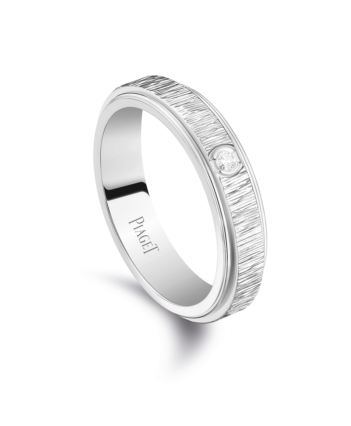 Possession系列18K白金宮廷式雕刻飾紋鑽石戒指,建議售價約NT$94,000