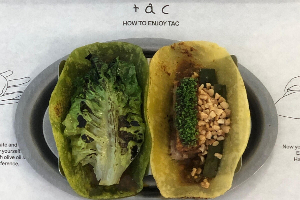 「手撕牛肩胛」與「脆皮五花豬」。