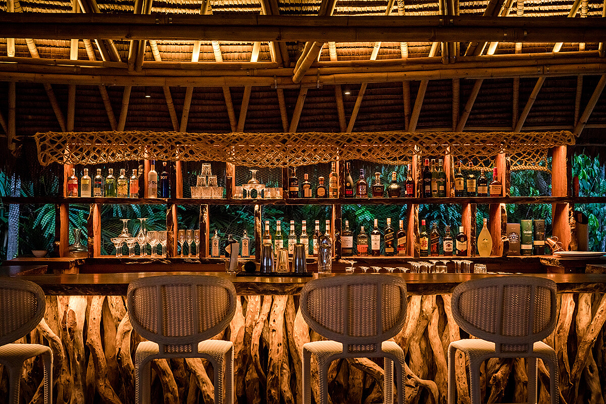 池畔酒吧「The Grouper」。