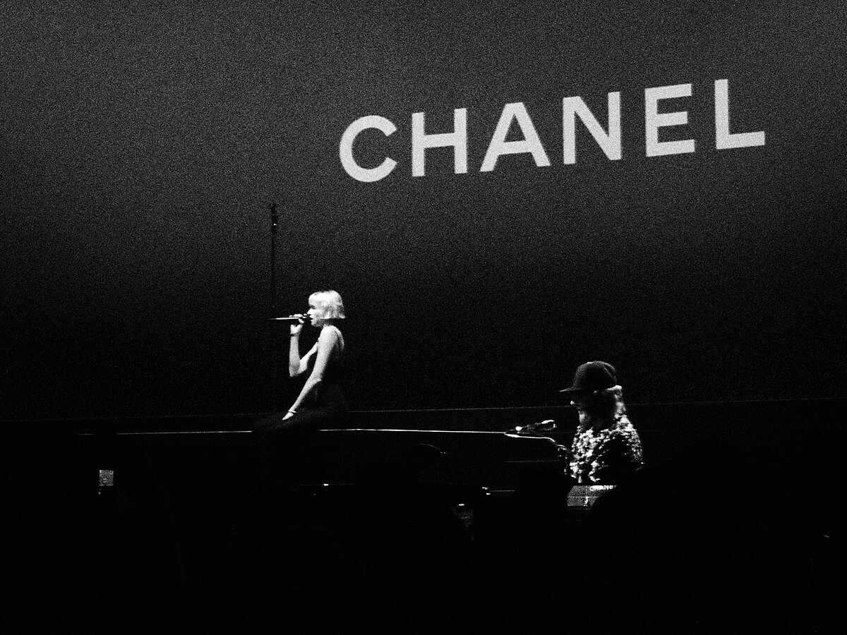 二重唱組合創作歌手 Ang&egrave;le 與 S&eacute;bastien Tellier 表演悠揚樂音