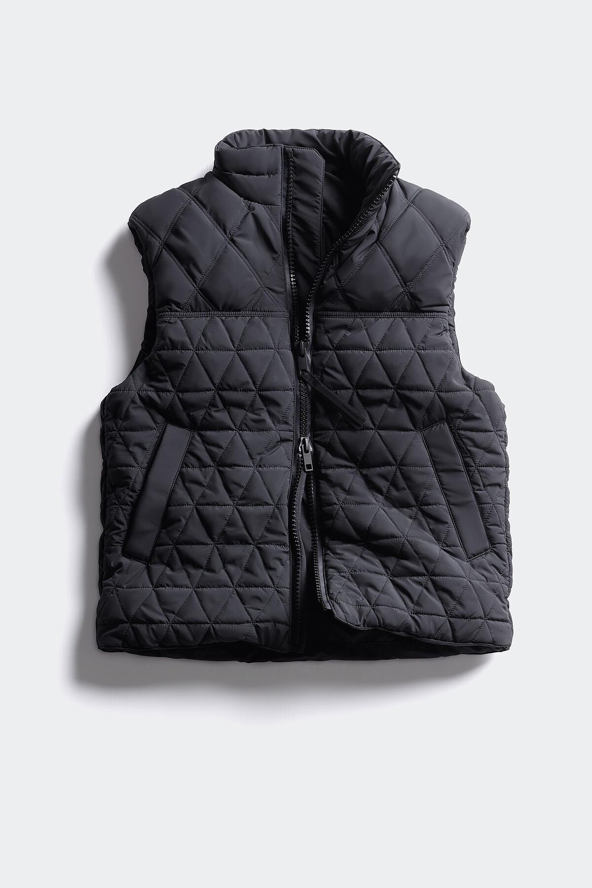 【Canada Goose】 Avalon 背心-背心-黑色-$31,100 NTD