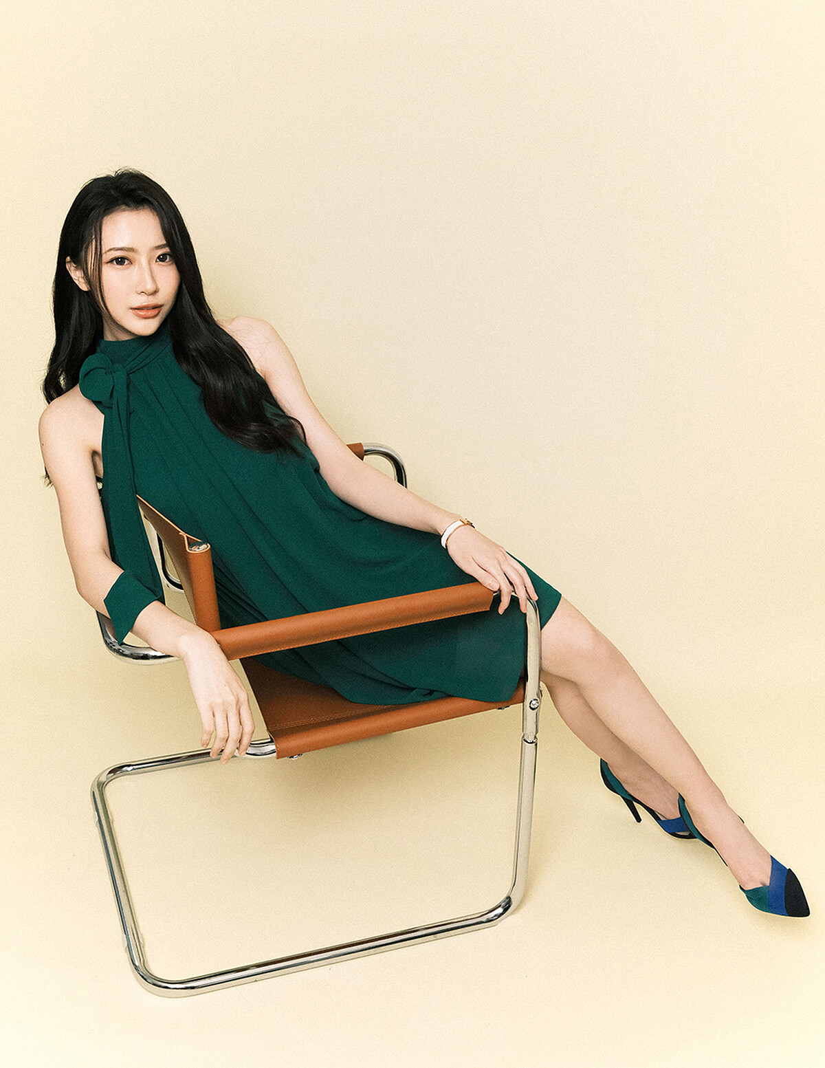 綠色雪紡短洋裝， Alice Olivia。