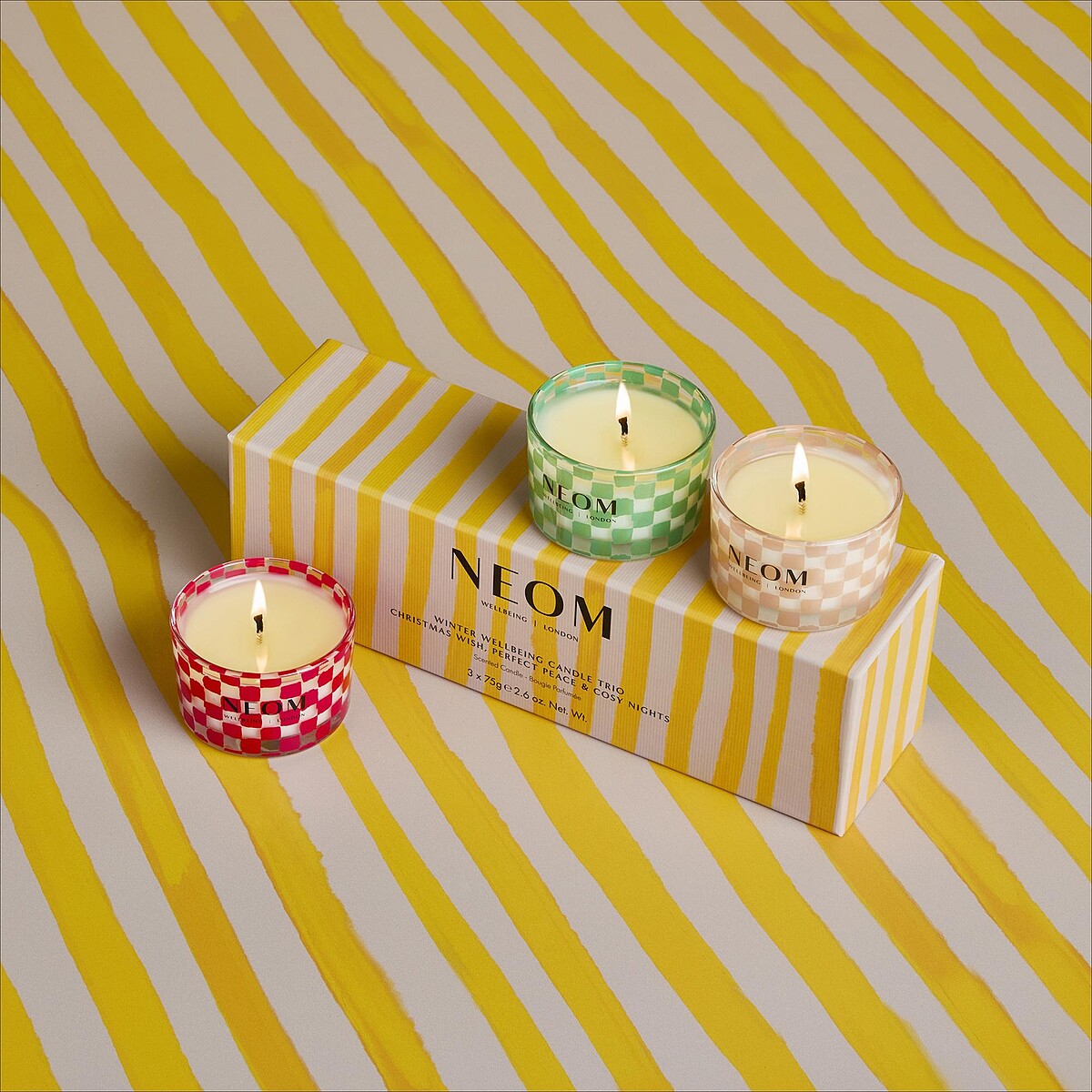 NEOM 2024聖誕限定蠟燭組(聖誕祈願香氛蠟燭、凜冬聖檀香氛蠟燭、香料萊姆香氛蠟燭) 75g*3，NT2,400