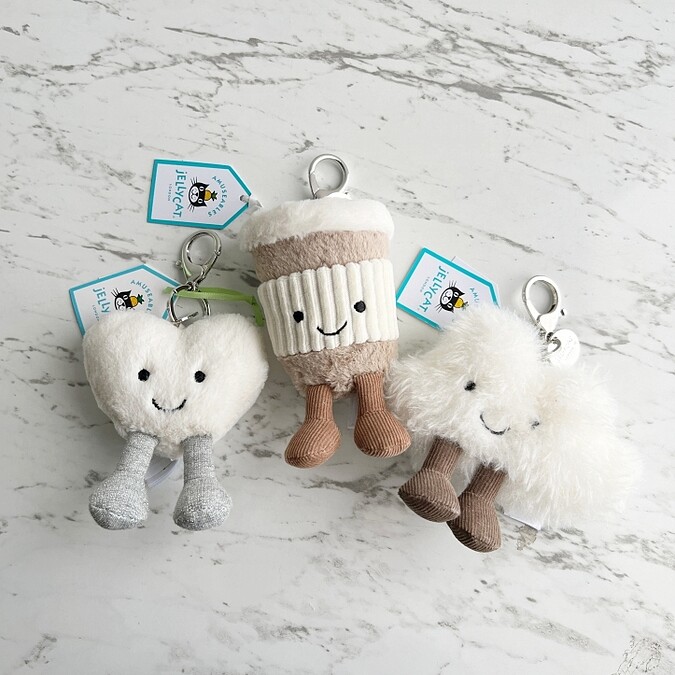 Jellycat吊飾。