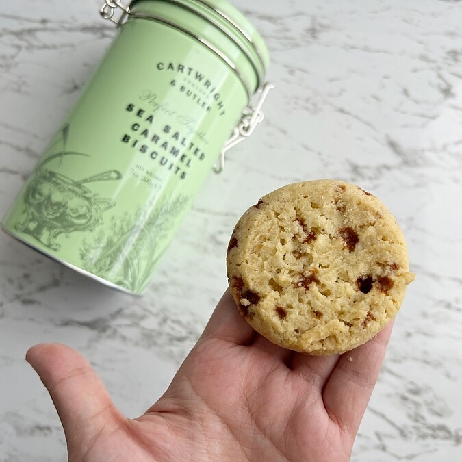Cartwright & Butler鐵罐餅乾海鹽焦糖口味。