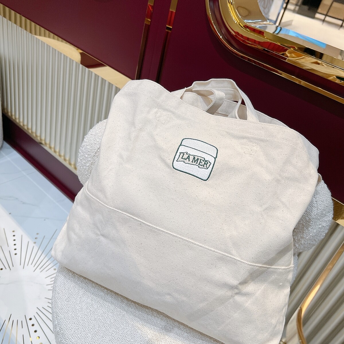 海洋拉娜奇蹟禮物特快車的乳霜托特包。