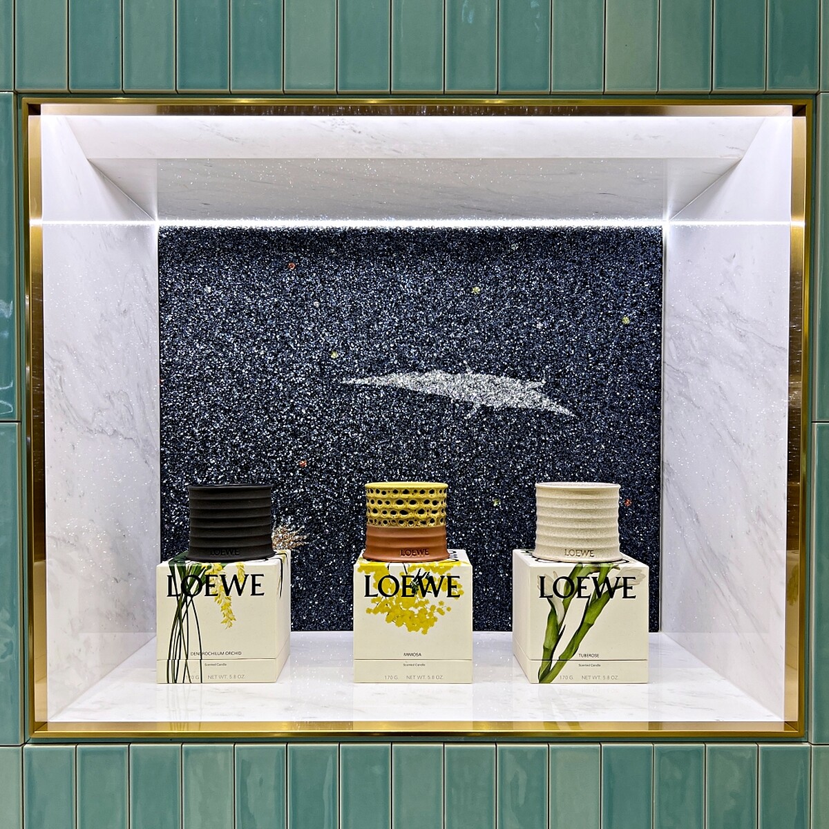 LOEWE香味質感蠟燭系列形象圖。