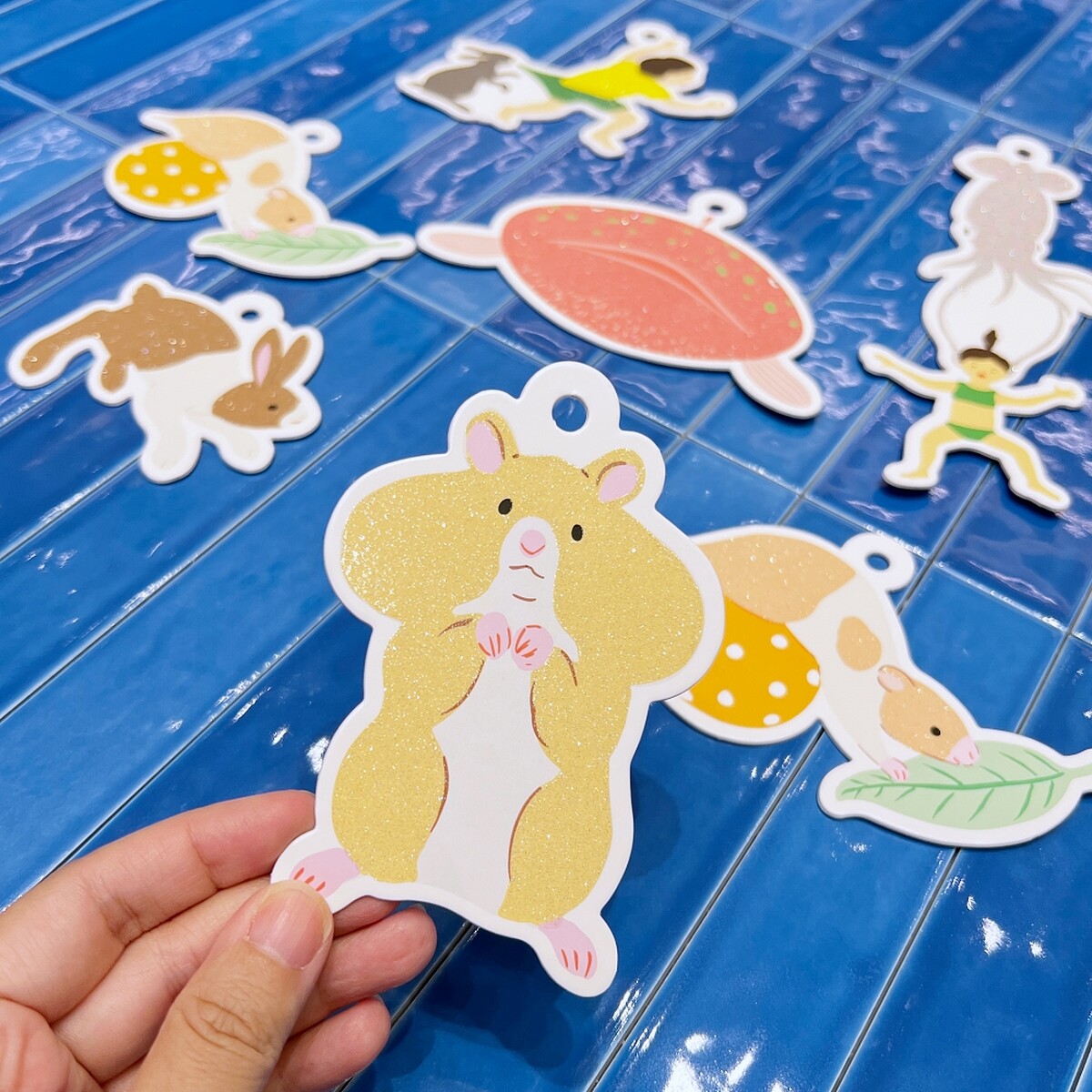 LOEWE 2024聖誕限量包裝貼紙。