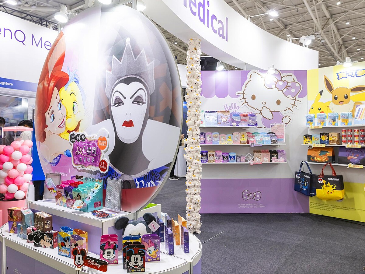 幸福物語-迪士尼公主系列石墨烯蒸氣眼罩。圖/明基健康生活提供