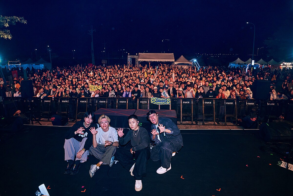 LINION 火球祭舞台大合照。photo／夥球擊