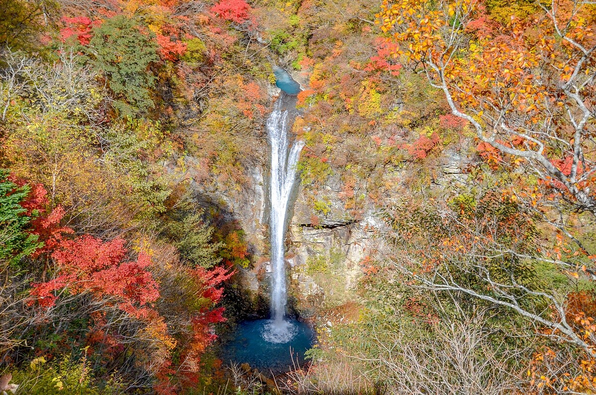 「駒止瀑布」現在有景觀台，能方便旅人觀賞絕景。